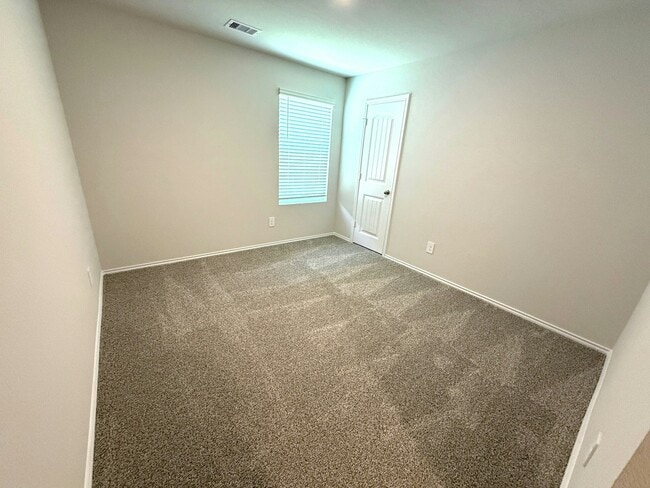 Building Photo - 211 Wirecrested Dr
