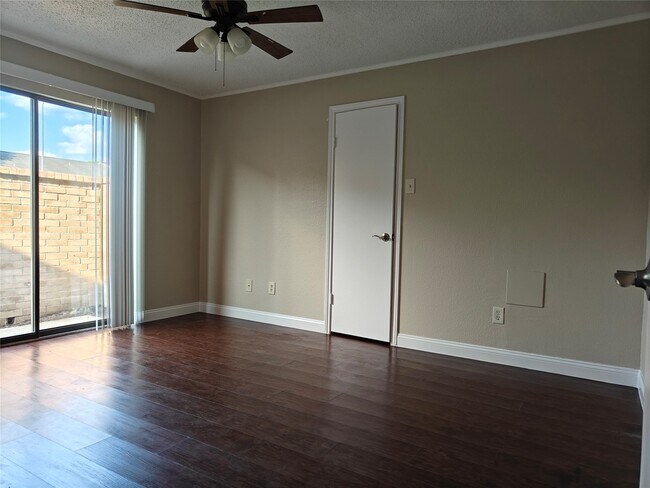 Building Photo - 8413 Sands Point Dr