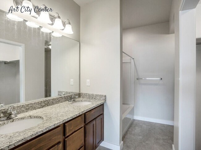 Building Photo - 3 Bedroom 2 Bath in Springville!!