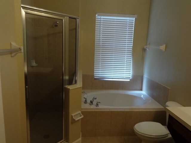 Building Photo - 560 Loxley Ct