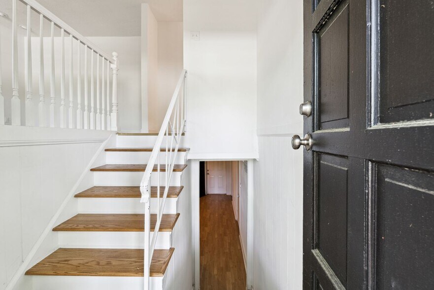 Building Photo - 1421 Iron Gate Blvd
