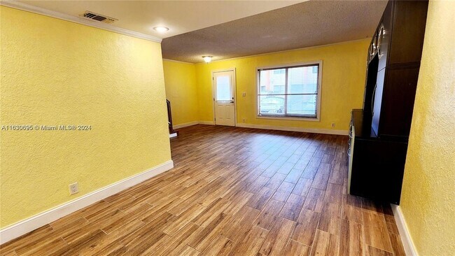 Building Photo - 6516 SW 41st Ct