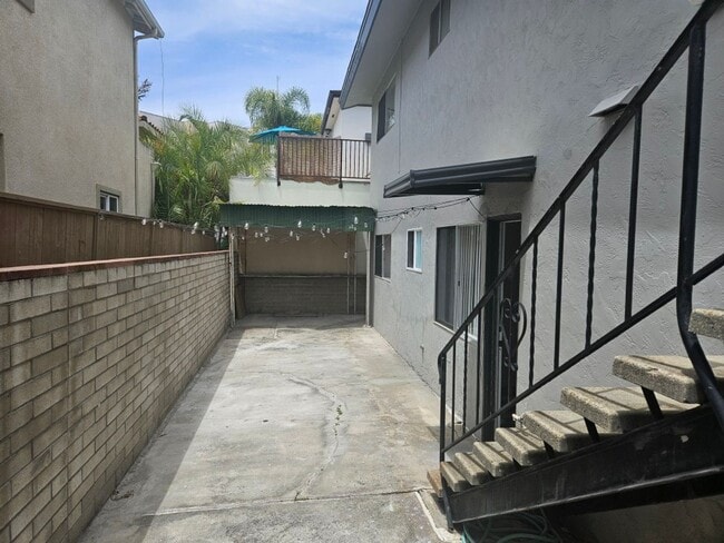 Building Photo - 2 Bedroom - 1 Bathroom unit in Point Loma