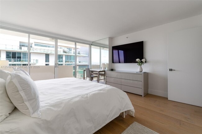 Building Photo - 5757 Collins Ave