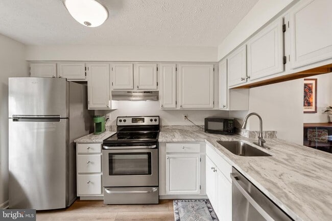 Building Photo - 8550 Blue Rock Ln