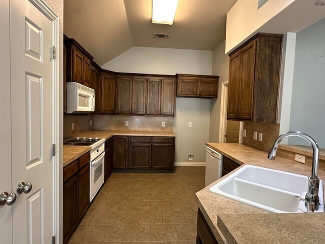 Building Photo - 5214 Sunnybrook Ln