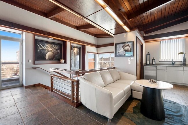 Building Photo - 5 W Mountain St