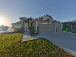 Building Photo - 1377 S Sierra Hls St