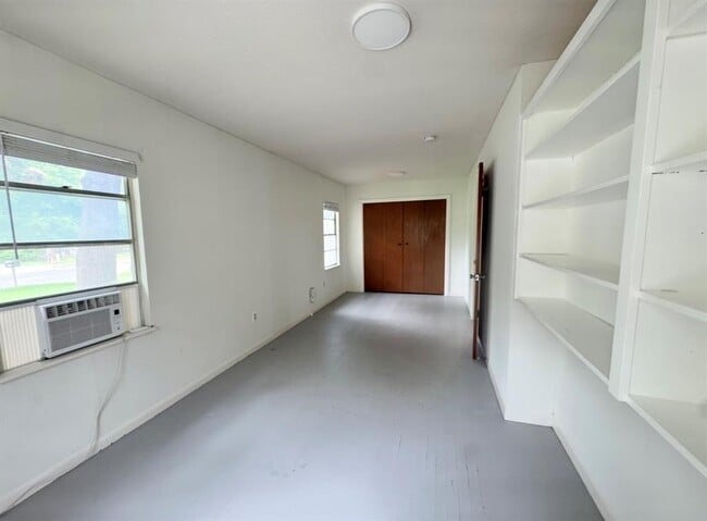 Building Photo - 406 Swanee Dr