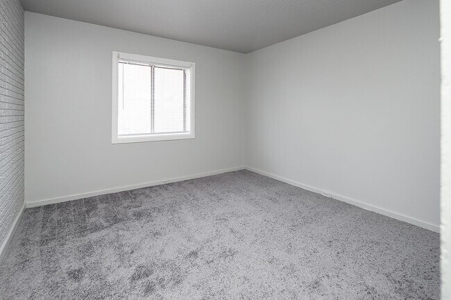 Building Photo - Spacious, affordable two bedroom townhouse just minutes from shopping and dining in Gastonia!