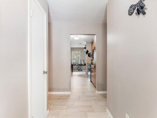 Building Photo - 2208 Gontier Dr