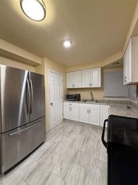 Building Photo - 776 John Daly St