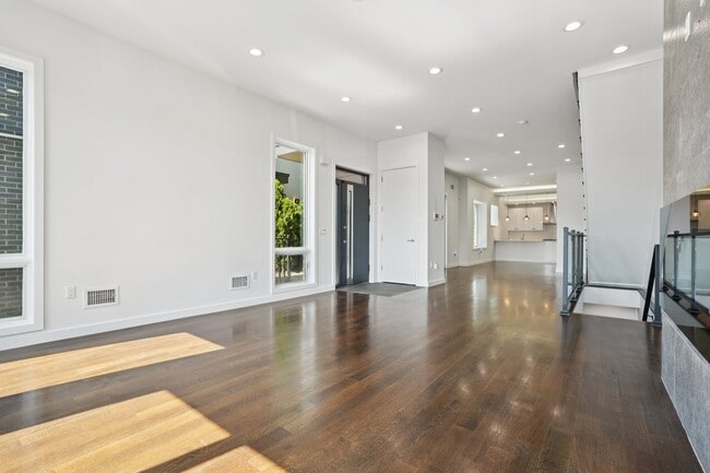 Building Photo - 714 Undercliff Ave