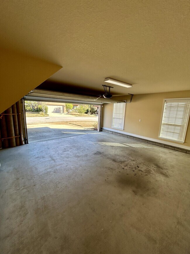 Building Photo - 80 S Knightsbridge Ct