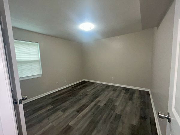 Building Photo - S. Knox 1bd/1ba- 1st floor Unit Available Now