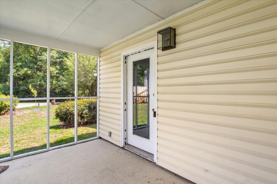 Building Photo - 488 Greenview Dr
