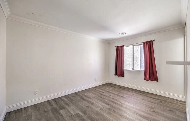 Building Photo - Beautiful Two-Story Home in a Convenient Location