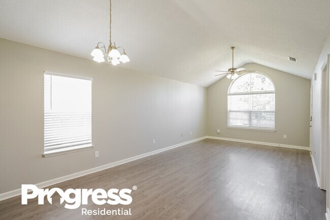 Building Photo - 243 Lake Forest Dr