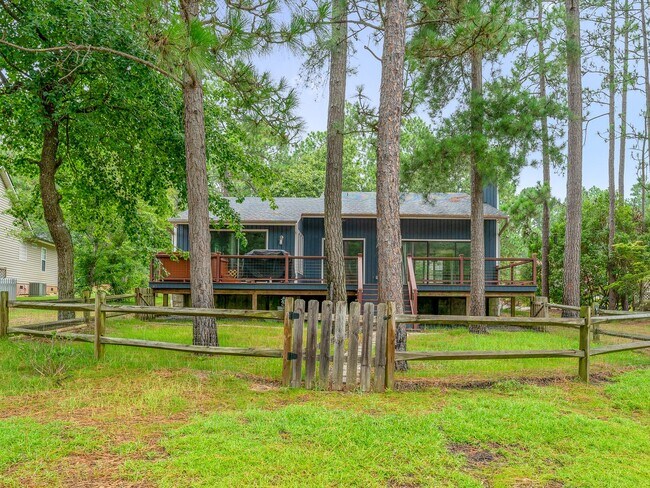 Building Photo - Waterfront Home in Carolina Lakes!