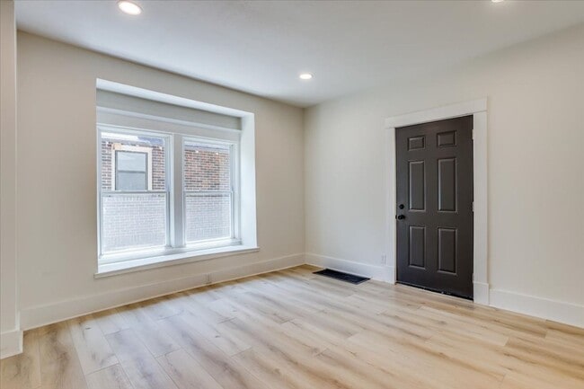 Building Photo - Riverside home for rent