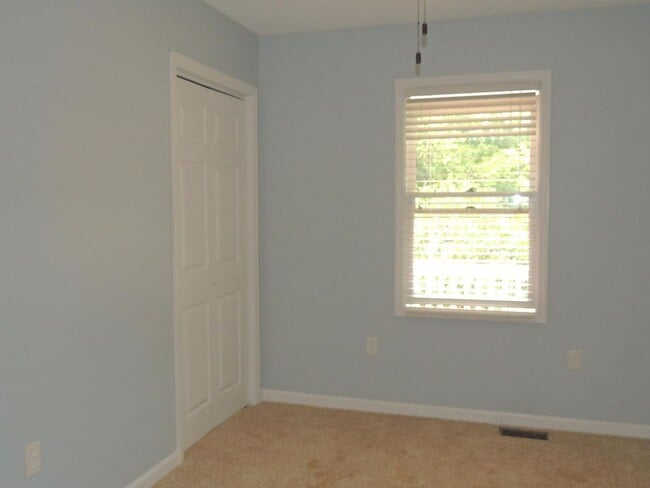 Building Photo - 19 Ashwood Dr
