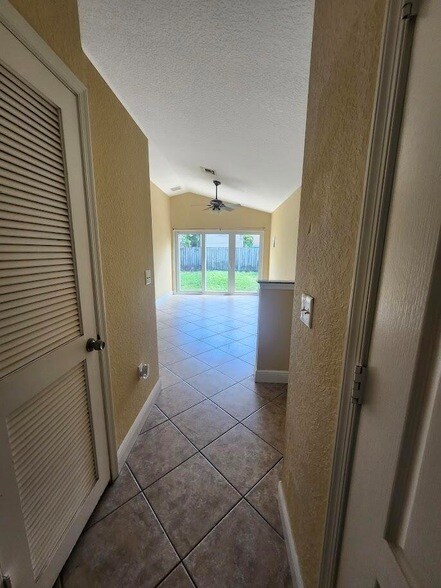 Building Photo - 4824 Cambridge St