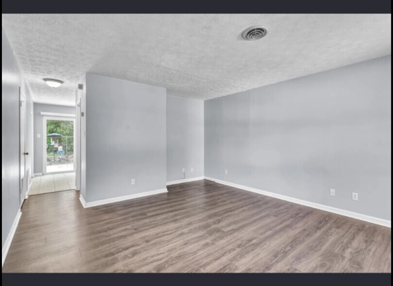 Primary Photo - 686 Bethany Ct