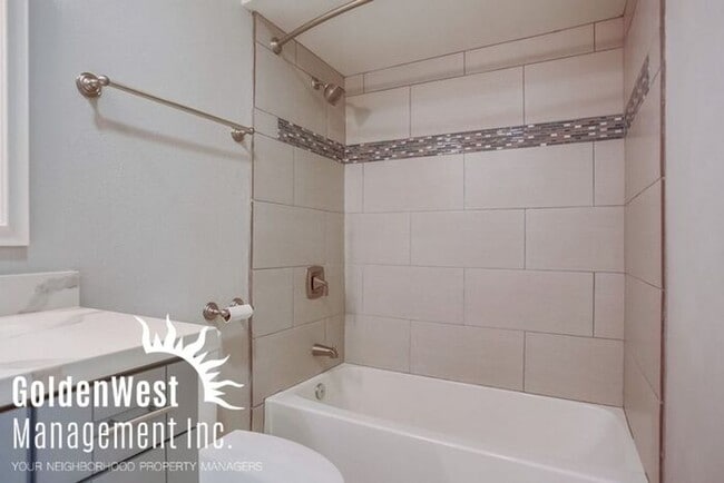 Building Photo - Upgraded 1Bdm 1Ba Condo in Beautiful Del Mar