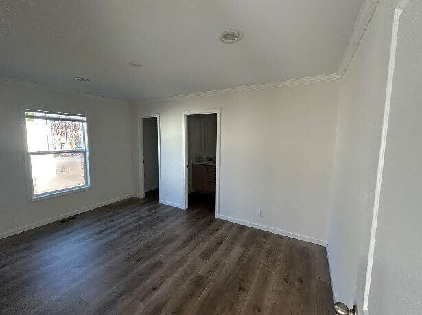 Building Photo - 168 Sides Meadow Dr