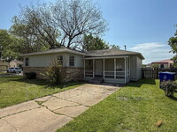 Building Photo - 800 N Hickory Ave