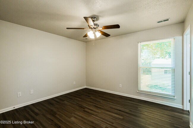 Building Photo - 6900 Applegate Ln