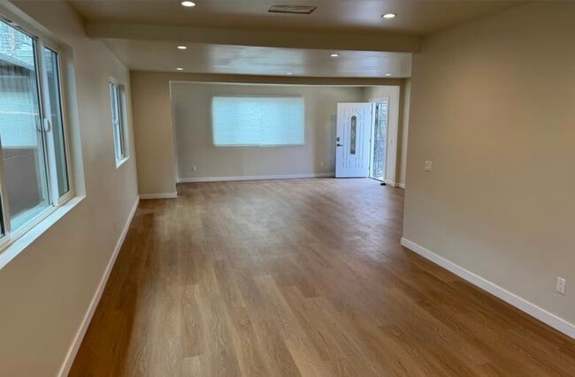 Building Photo - 1676 259th St