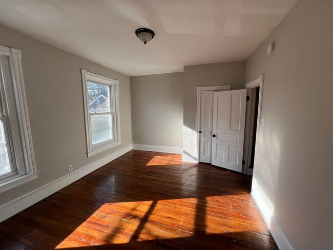 Building Photo - Available Now! 4BR in Bethlehem, PA