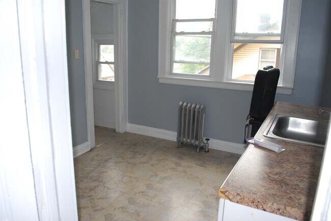 Building Photo - 56-58-58 Pine Grove Terrace