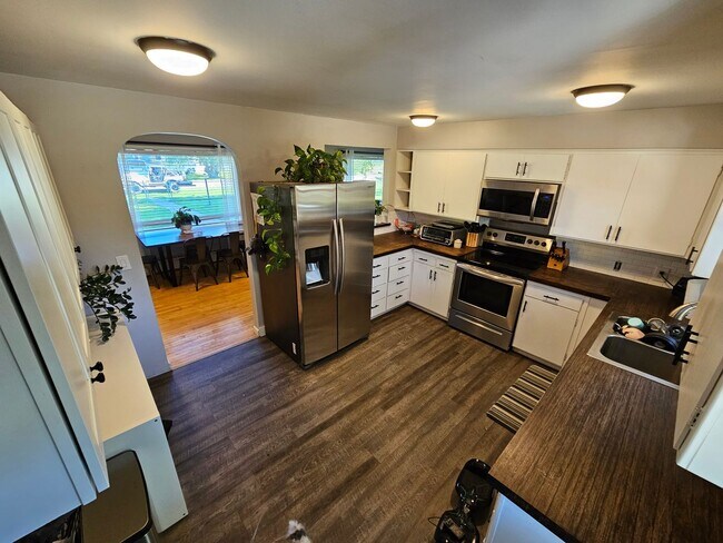 Building Photo - Target Range Single Family Home - 3bdrm (+bonus), 2bath, great yard, garage.  Summer Rental