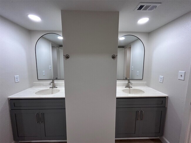 Building Photo - 8101 Amelia Rd