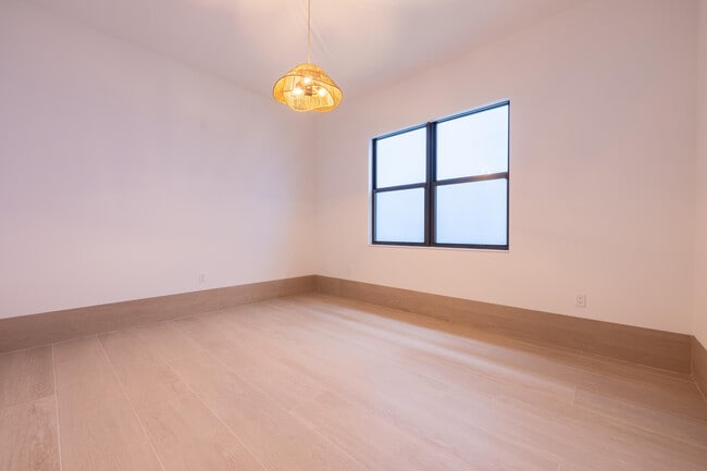 Building Photo - 9597 Regal Palm Ct