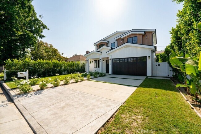 Building Photo - 4539 Longridge Ave