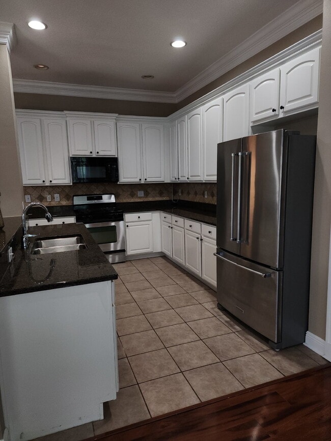 Building Photo - 8505 Lagerfeld Dr