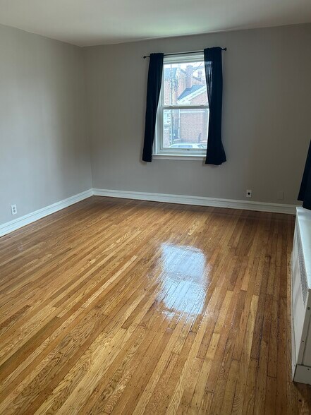 Building Photo - 1471 Creston St