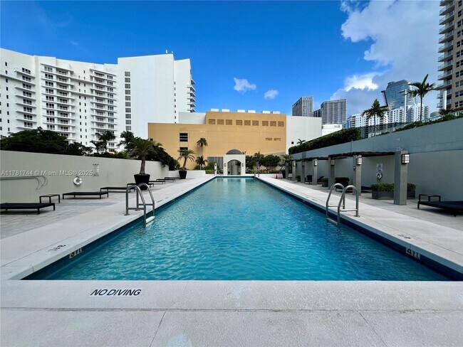Building Photo - 800 Claughton Island Dr