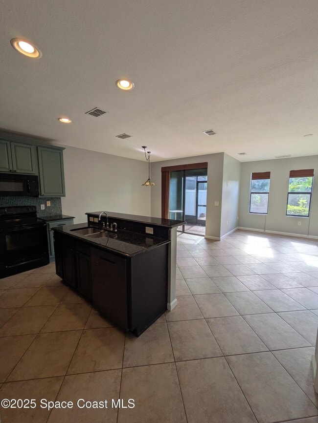 Building Photo - 725 Ventura Dr