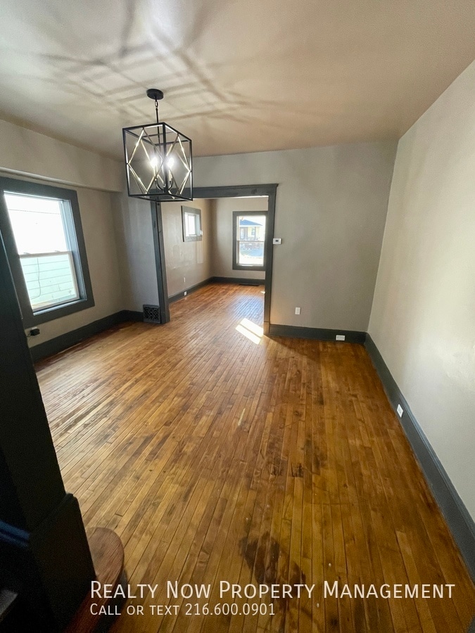 Building Photo - 2043 W 101st St