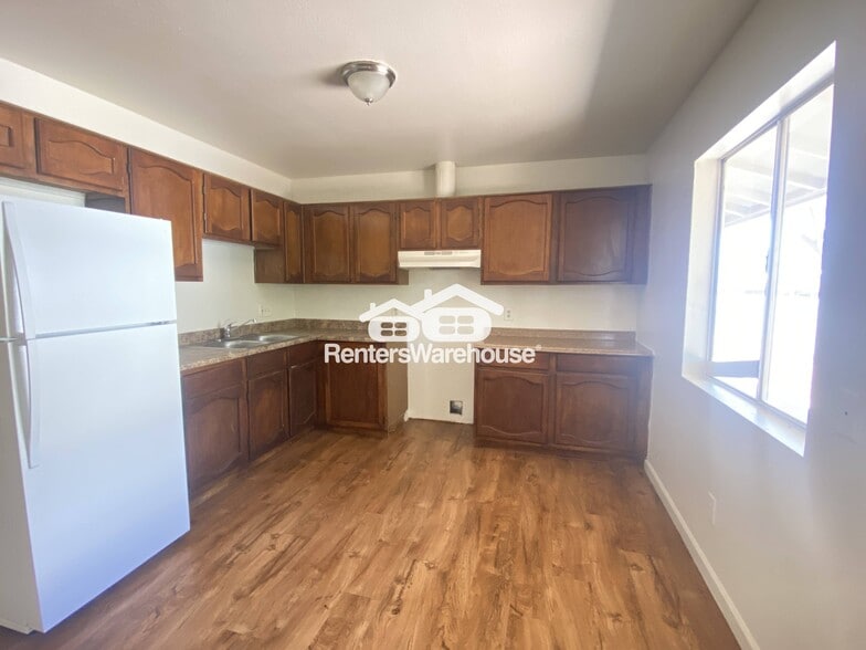 Building Photo - 325 S Pioneer