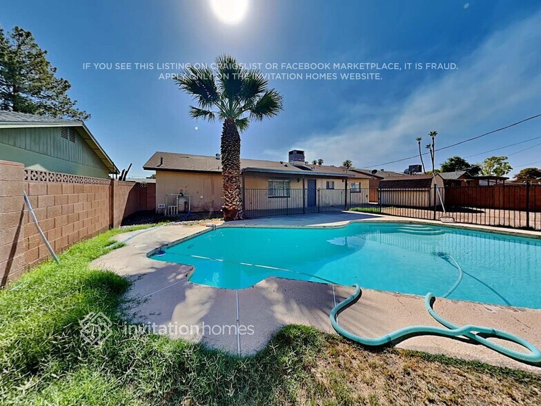 Building Photo - 4142 W Royal Palm Rd