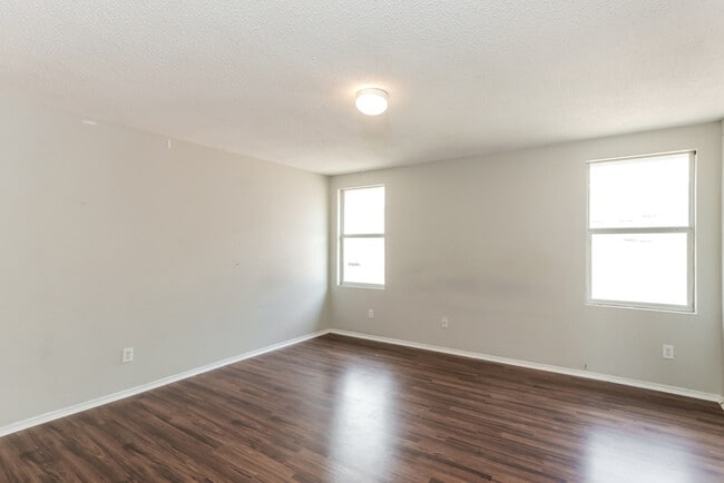 Building Photo - 1427 Golden Grass Dr