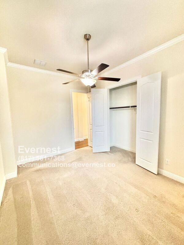 Building Photo - 914 Devonshire Dr