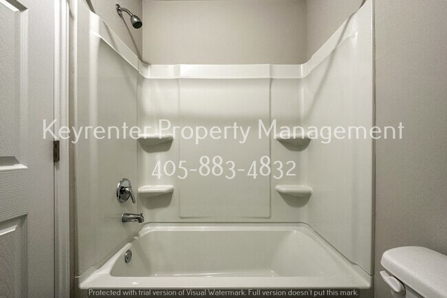 Building Photo - Gorgeous 3 Bed 2.5 Bath Two Story Home in Heart Of Yukon!