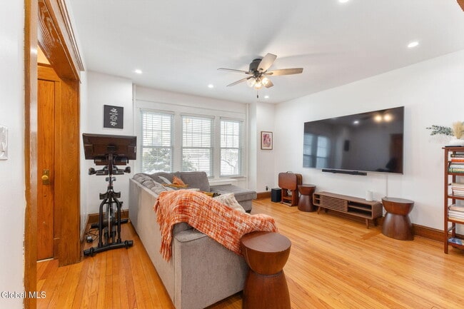 Building Photo - 106 N Pine Ave