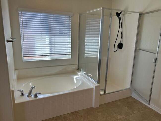 Building Photo - 4Bd/2.5 Ba Home with incredible views of Hubbert Lake! Call for details or to schedule showing!